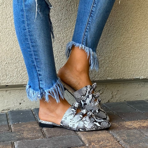 Snake Print Leather Pointed Toe Bow Detail Mule - Picture 8 of 13